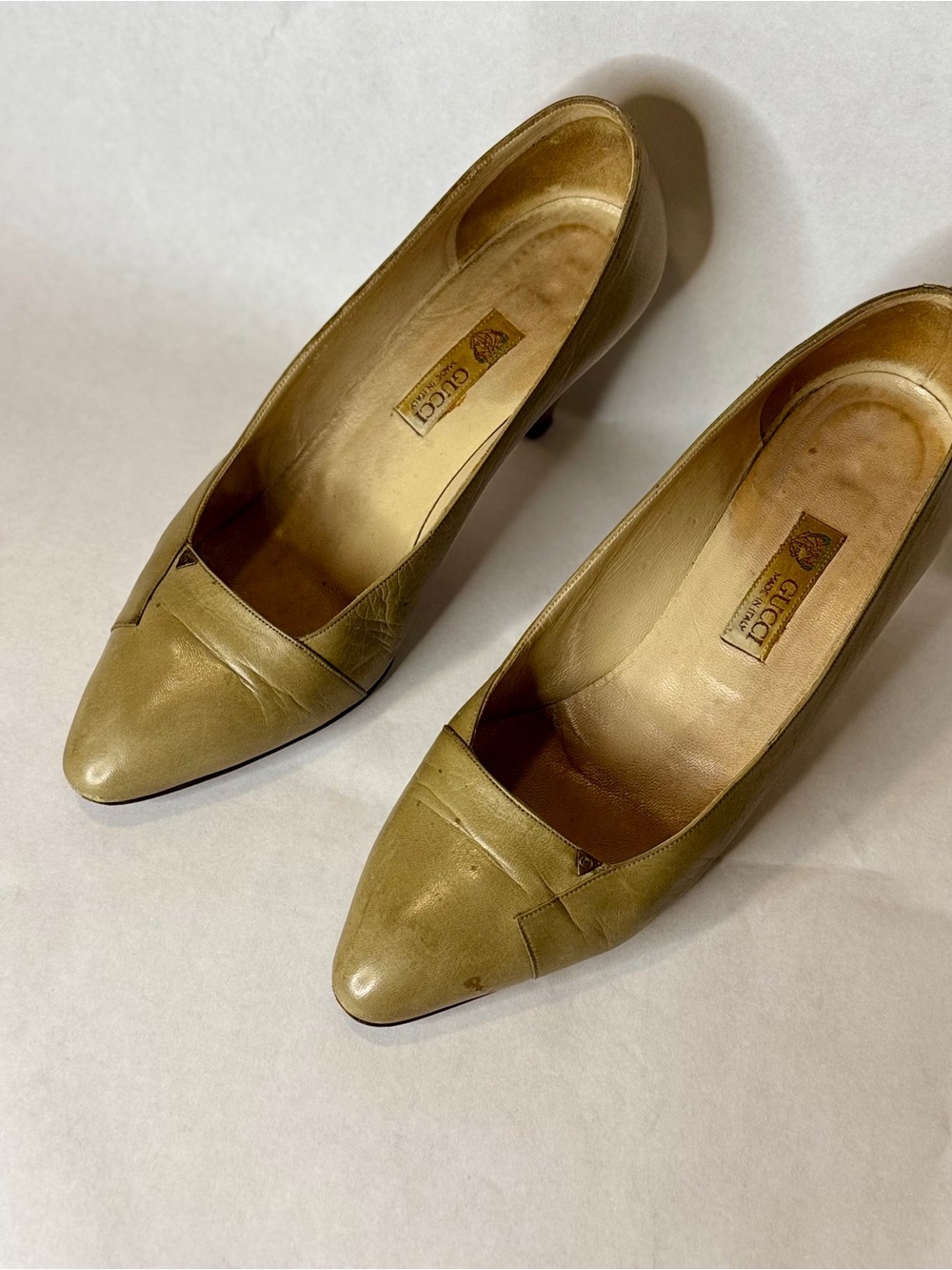 Vintage Gucci Beige Leather Pointed Pumps Italy Size 37.5 AS-IS READ DESCRIPTION - Picture 2 of 9